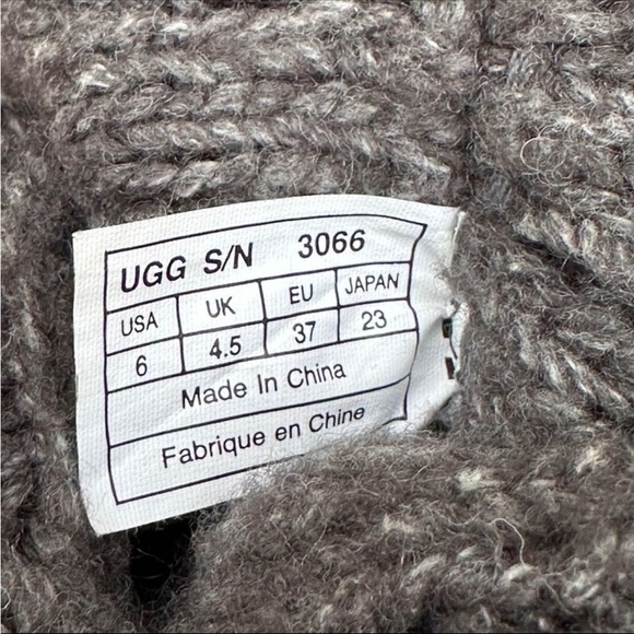 UGG Lattice Cardy Boots gray women’s size 6 knit fold over cozy slipper boots - Picture 3 of 8